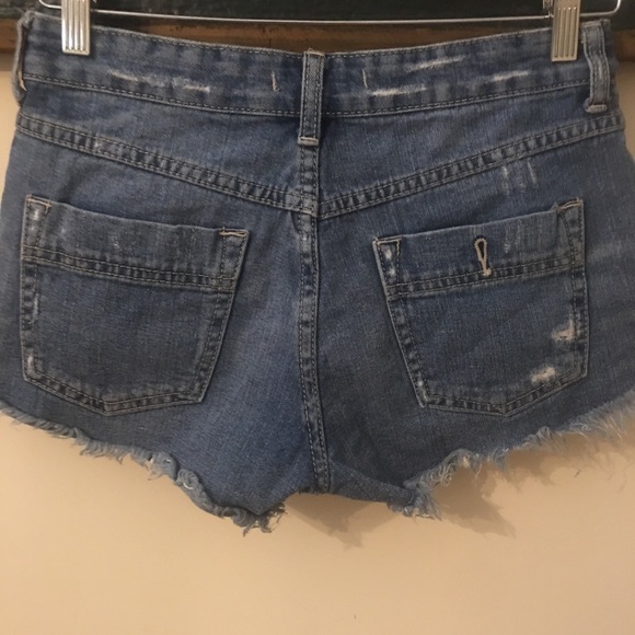 Free People Dolphin Hem Distressed Jean Shorts Size 25 - Picture 9 of 12